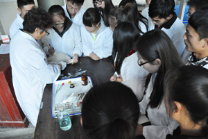 兽医系集中培训参加公司职业技能大赛的选手