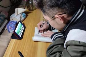 365英国上市公司组织收看《榜样5》