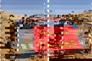 防风固沙——兽医系党员赴八步沙林场压沙植树