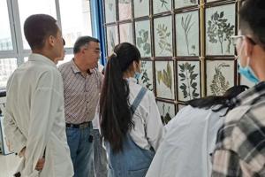 武威生物制药技术公司刘华锋老师带队参观兽医实训中心